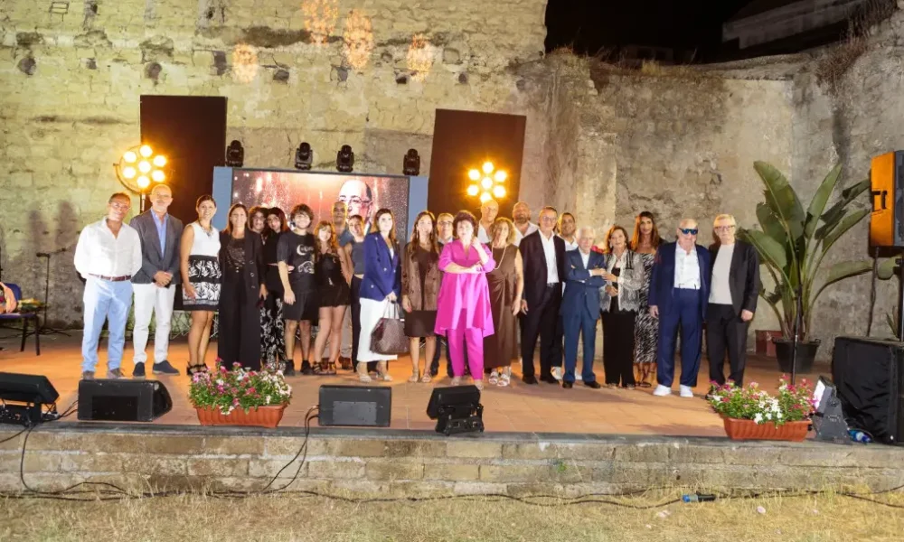 marisa laurito illumina villaricca 232 lei la regina del premio genius loci da Puntomagazine.it marisa laurito illumina villaricca 232 lei la regina del premio genius loci