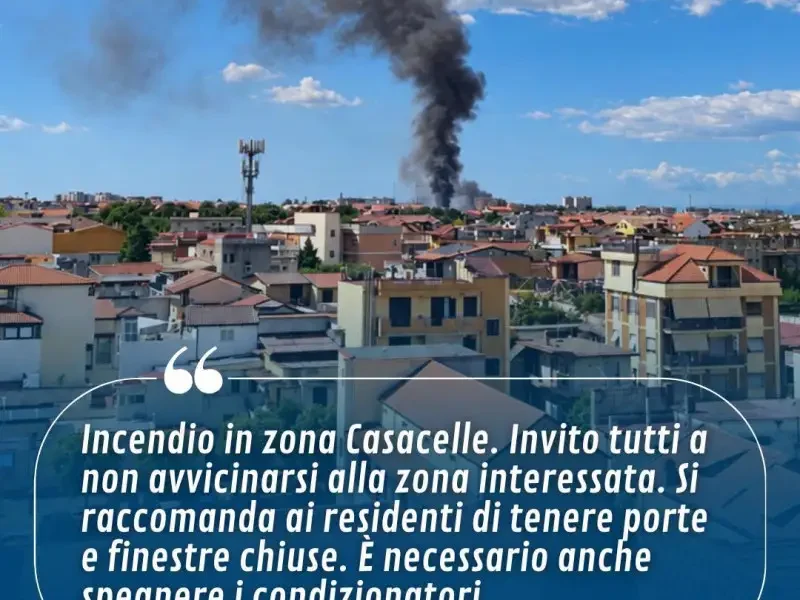 giugliano incendio nella zona di casacelle il sindaco invita a chiudere porte e finestre da Puntomagazine.it giugliano incendio nella zona di casacelle il sindaco invita a chiudere porte e finestre